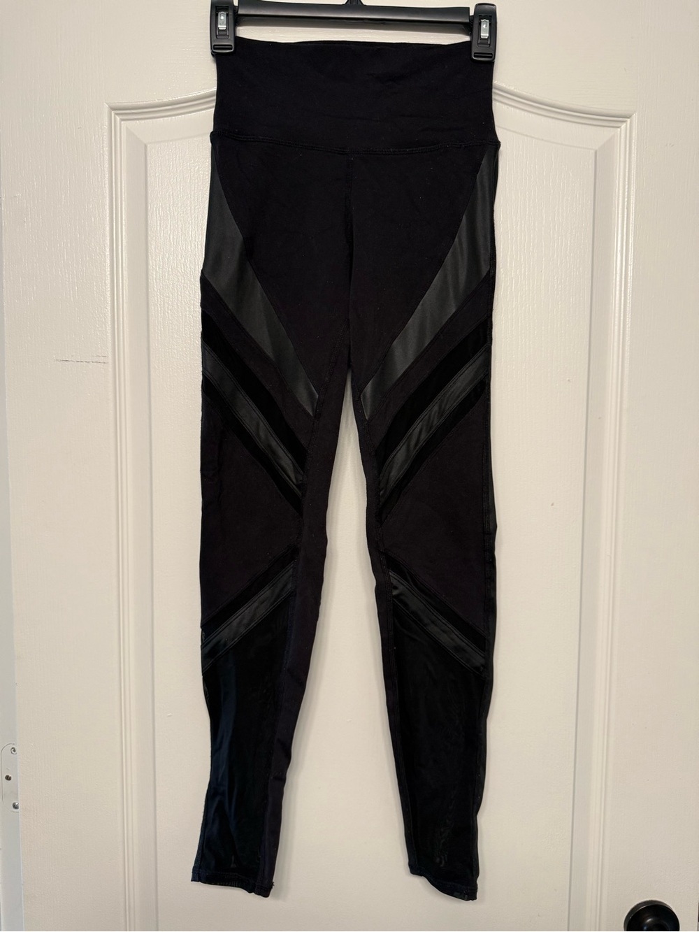 Alo Yoga XS Black Mesh Cutout Leggings High Rise Athleisure Yoga Pants